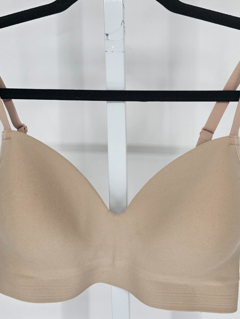 Hanes Womens Sz M Lightly Lined T Shirt Bra Style MHG199 Solid Beige